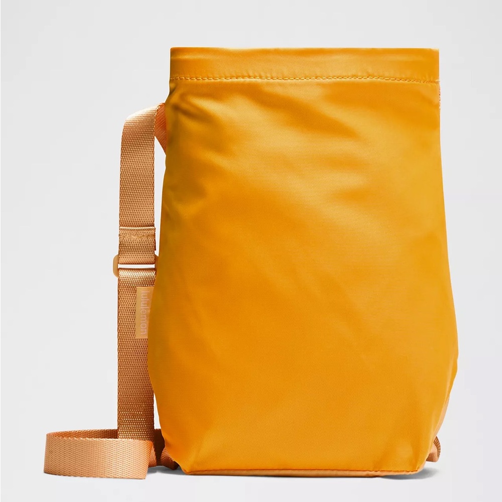 Lululemon Water Bottle Crossbody Bag 2.5L- Mango Dream/Summer Glow